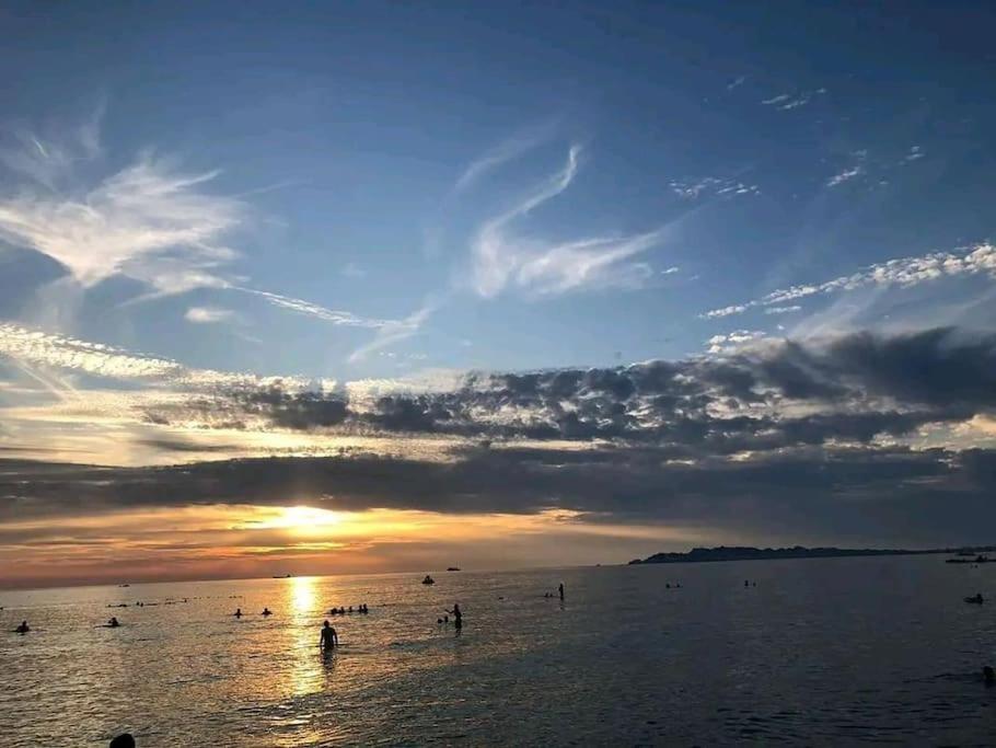 Summer By Seaside For Rent *